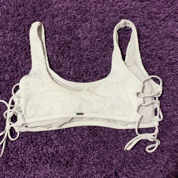 White Hollister Bikini Top - Picture 3 of 3